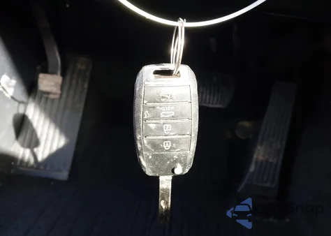 2017 Kia Optima Lx z USA, uszkodzony, nr VIN 5XXGT4L33HG171774